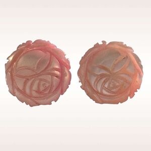 🌼VTG Handmade Carved Pink MOP Shell Earrings
